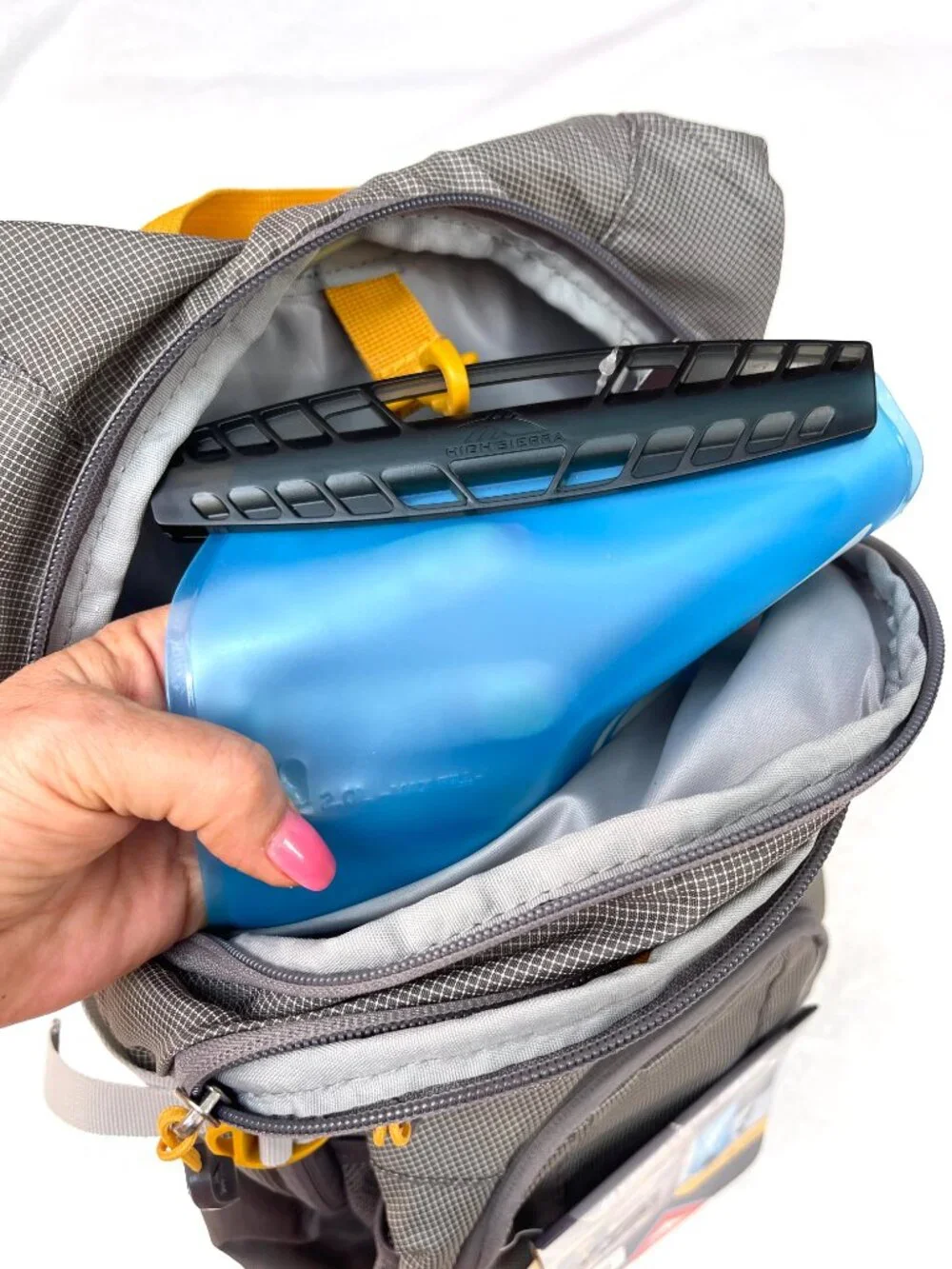 NWT High Sierra 2L Hydration Cycling Hiking Backpack